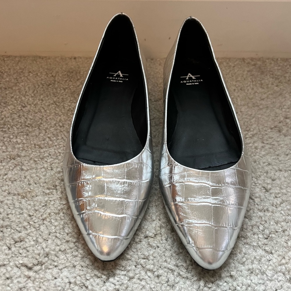 Aquatalia silver croc embossed leather skimmers size 9 NWT